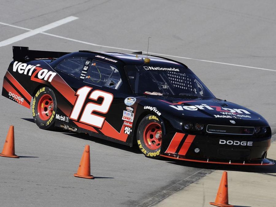  Dodge Challenger R/T NASCAR Nationwide Series Race Car 2010 года  (фото 2 из 12)